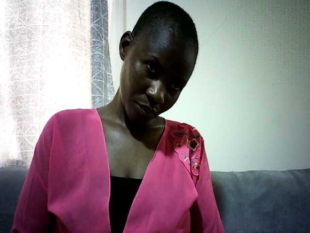 Pierra77 live cam on BongaCams