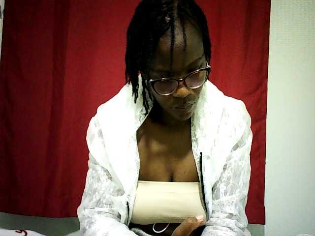 Pierra77 live cam on BongaCams