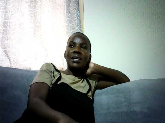 Pierra77 live cam on BongaCams