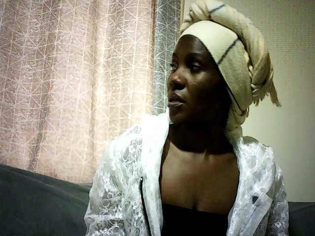 Pierra77 live cam on BongaCams