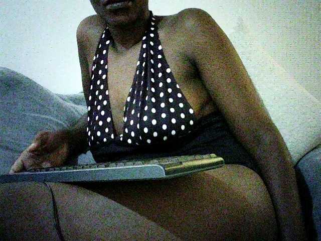 Pierra77 live cam on BongaCams