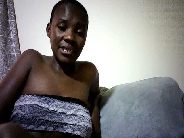Pierra77 live cam on BongaCams