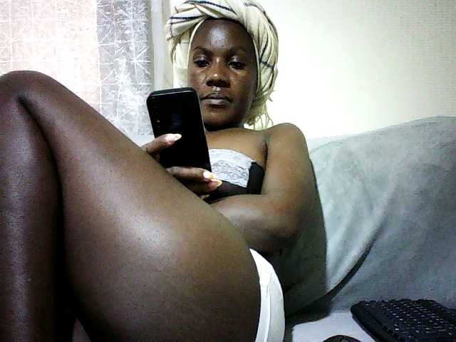 Pierra77 live cam on BongaCams