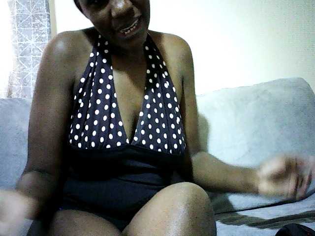 Pierra77 live cam on BongaCams