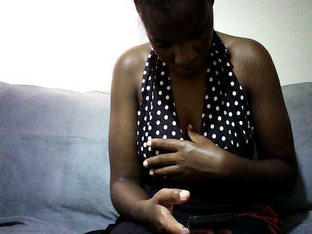 Pierra77 live cam on BongaCams