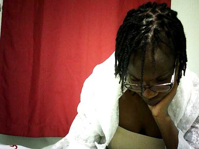 Pierra77 live cam on BongaCams