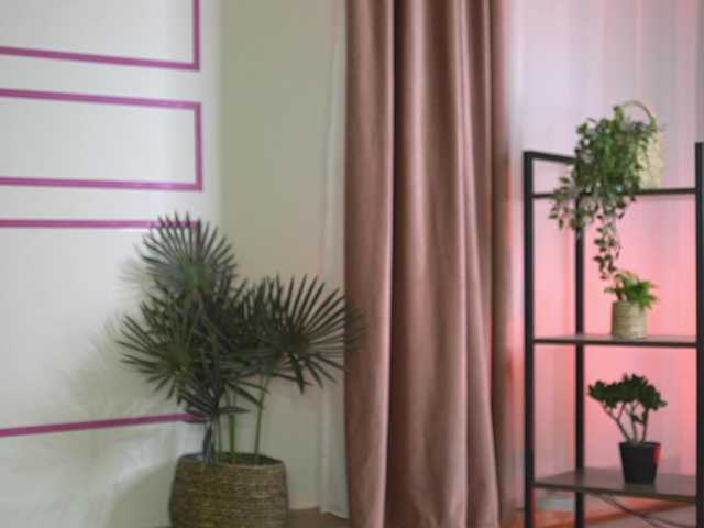 ellacandy's BongaCams show and profile