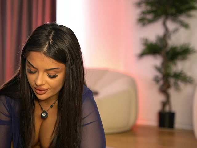 ellacandy live cam on BongaCams