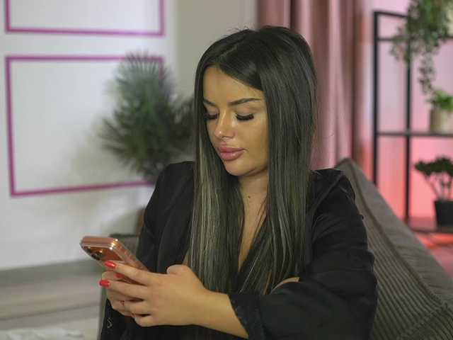 ellacandy's BongaCams show and profile