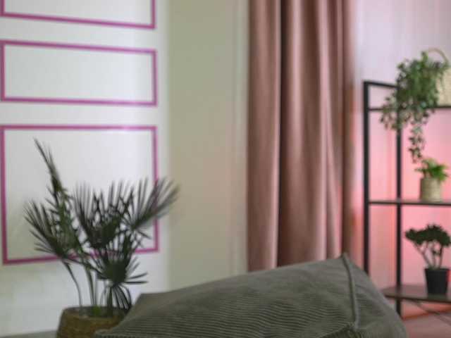 ellacandy's BongaCams show and profile