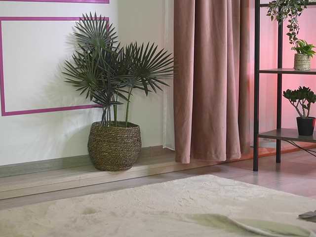 ellacandy's BongaCams show and profile