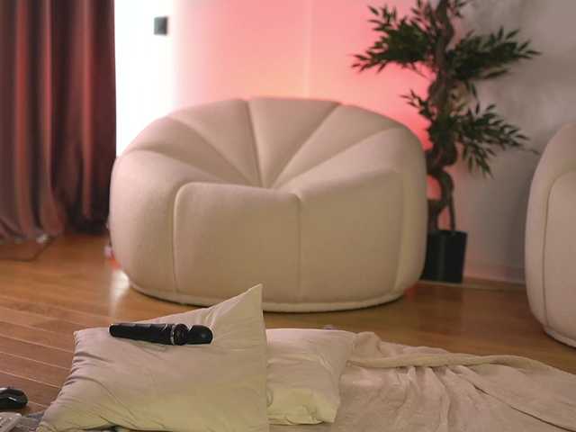 ellacandy live cam on BongaCams