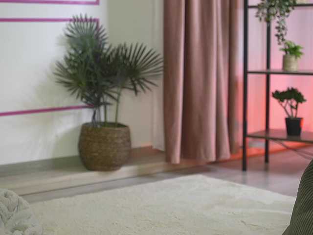 ellacandy's BongaCams show and profile