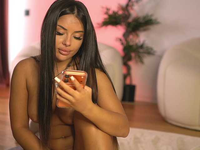 ellacandy live cam on BongaCams
