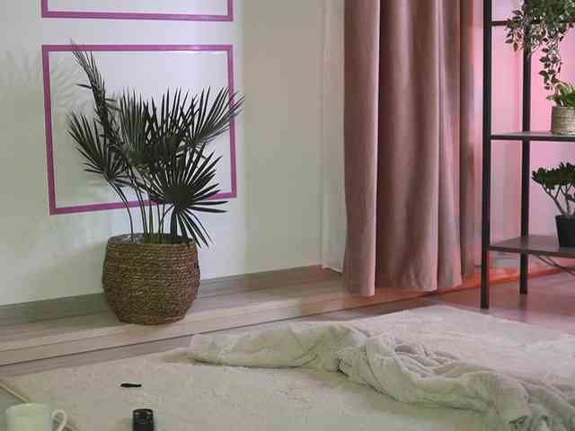 SashaPariss webcam