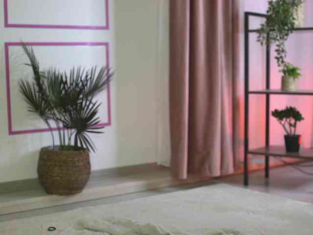 SashaPariss webcam