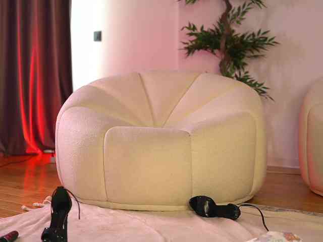 SashaPariss webcam