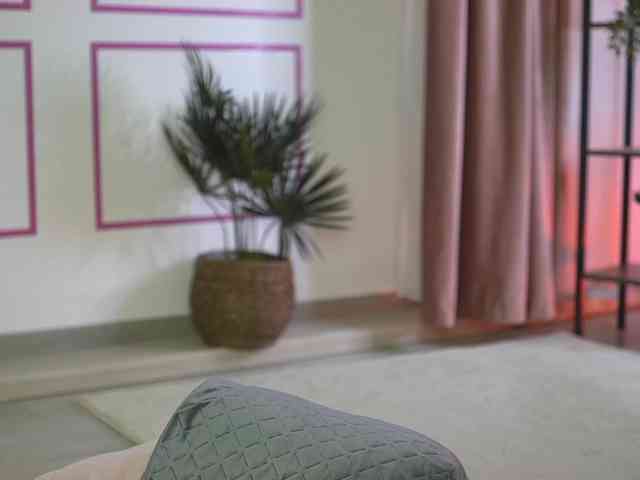 SashaPariss webcam