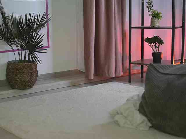 SashaPariss webcam