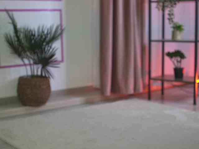 SashaPariss webcam