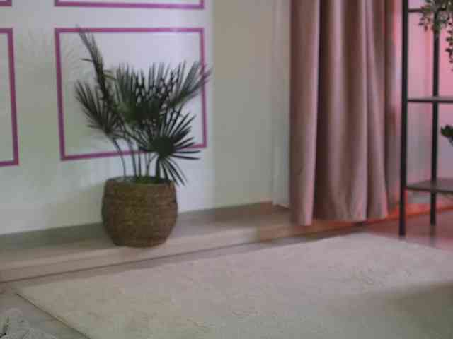 SashaPariss webcam