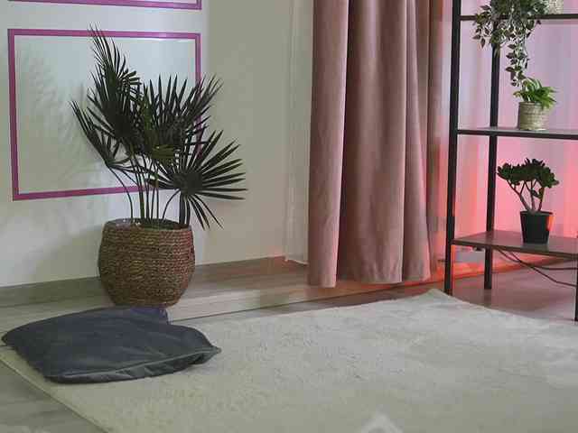 SashaPariss webcam