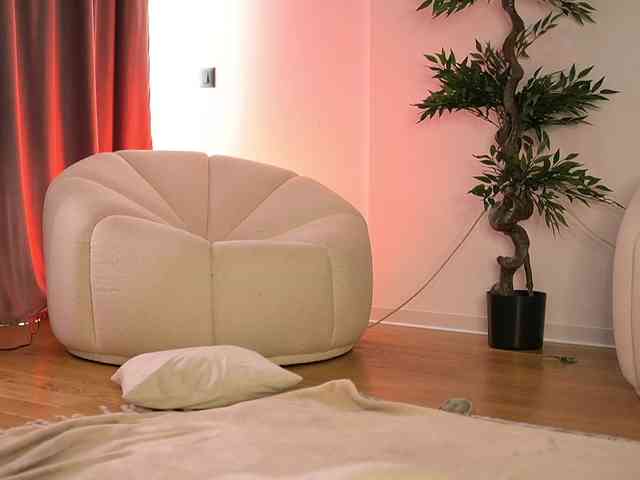 SashaPariss webcam