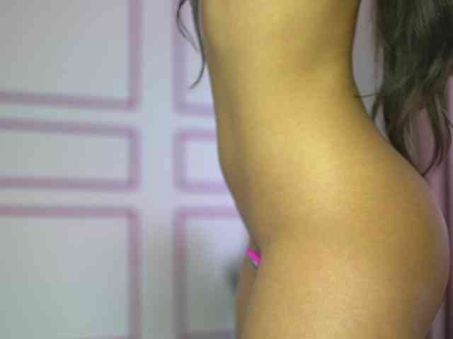 SashaPariss webcam