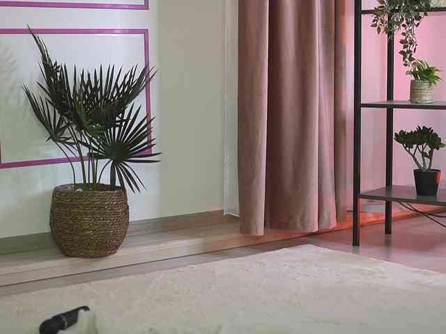 SashaPariss webcam
