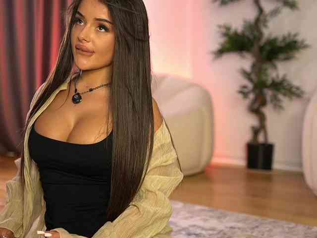 SashaPariss webcam