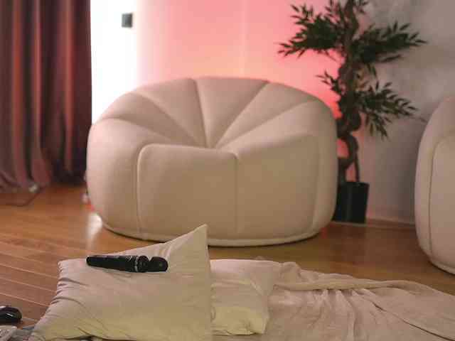 SashaPariss webcam