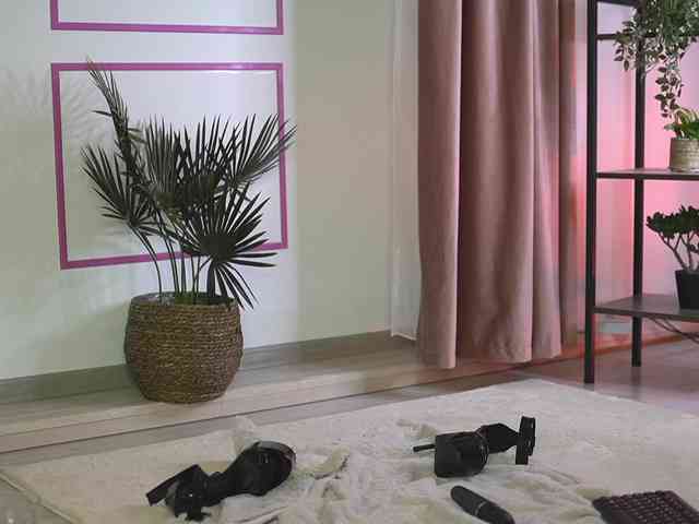 SashaPariss webcam