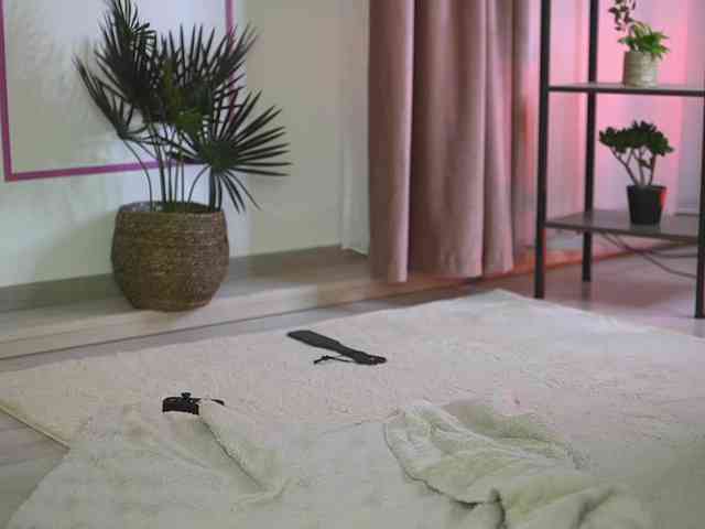 SashaPariss webcam