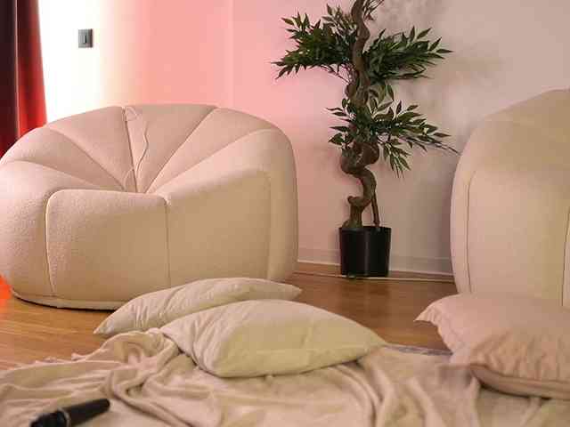SashaPariss webcam
