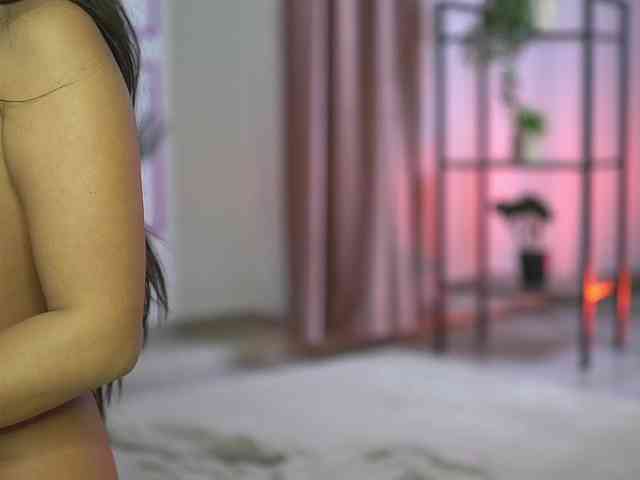SashaPariss webcam