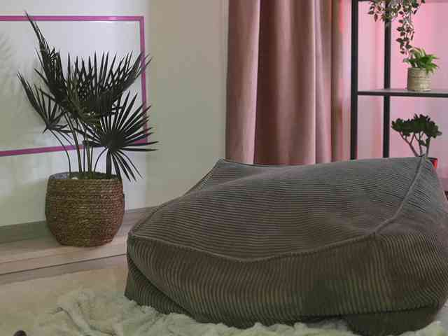 SashaPariss webcam