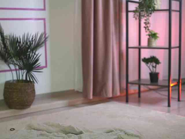 SashaPariss webcam