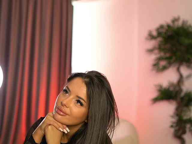 SashaPariss webcam