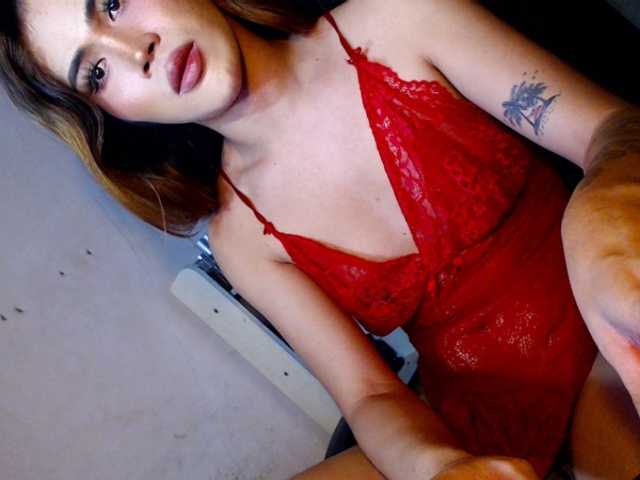 misskristinafox live cam preview