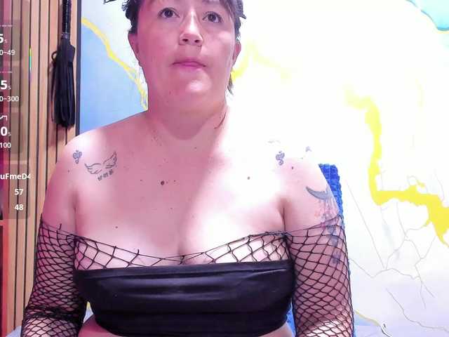 Amberr35 live cam on BongaCams