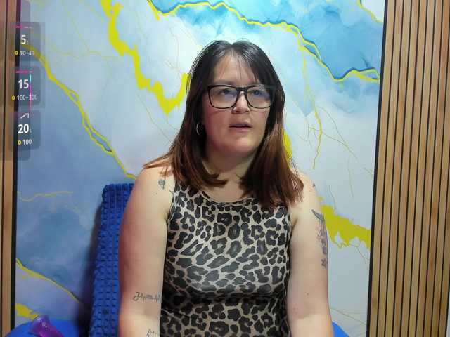 Amberr35 live cam on BongaCams