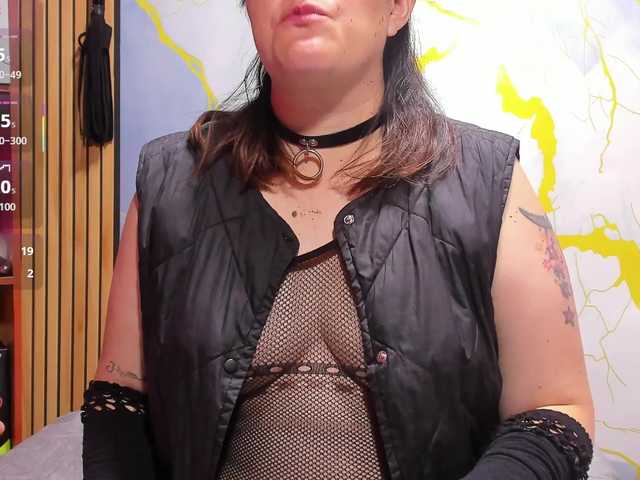 Amberr35 live cam on BongaCams