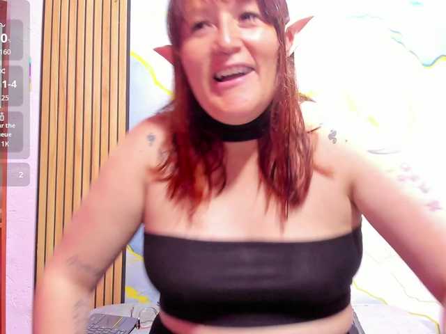 Amberr35 live cam on BongaCams