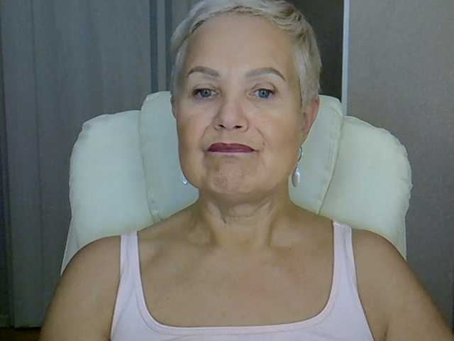 le modèle MadamMadam est en webcam porno dans un show sur le site bongacams, il possède les tags suivants: White/Caucasian,Blonde,Hairy