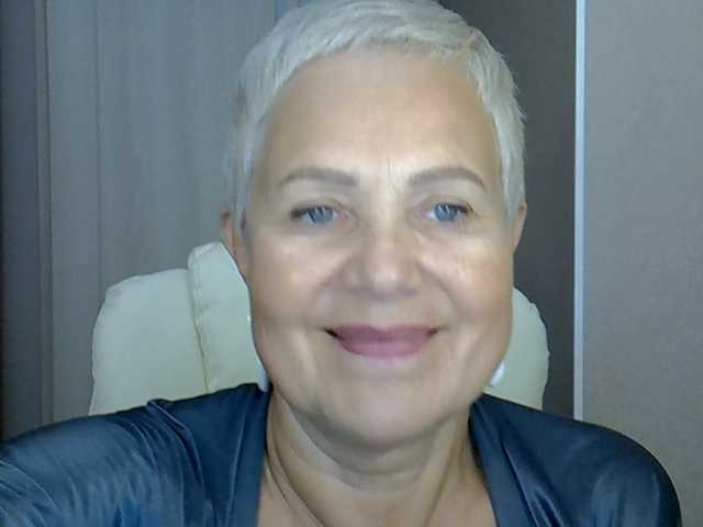 MadamMadam — live female cam