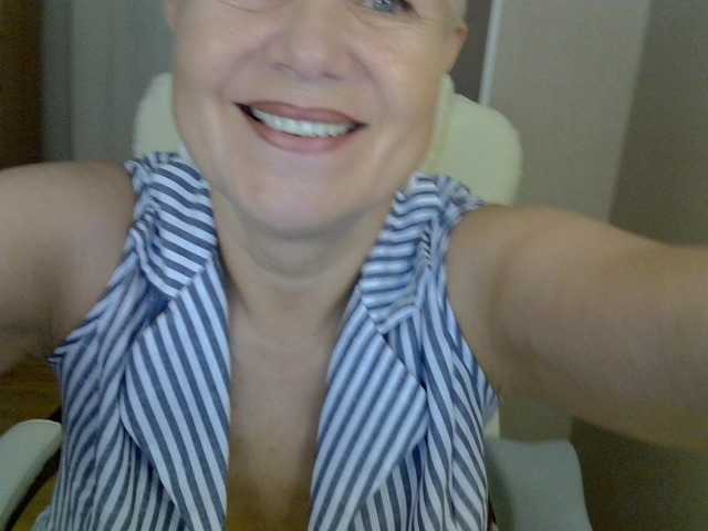 IFannyLove live webcam show