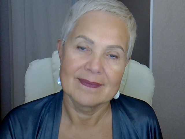 MadamMadam — live female cam