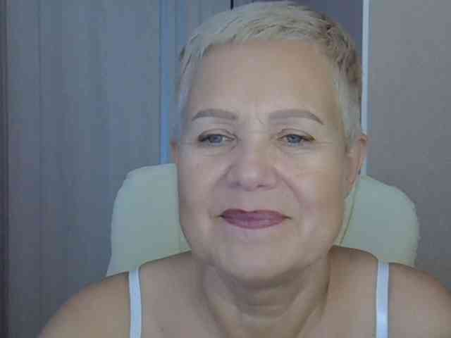 Madammadam's cam show statistics and live stream