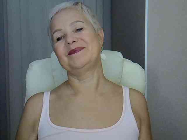 IFannyLove live female cam on bongacams