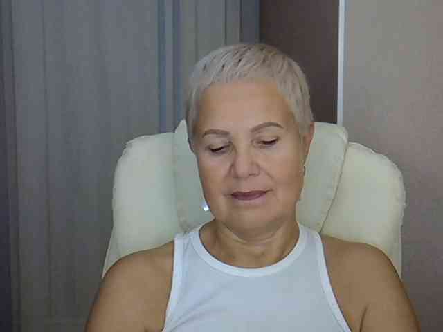 IFannyLove live female cam on bongacams